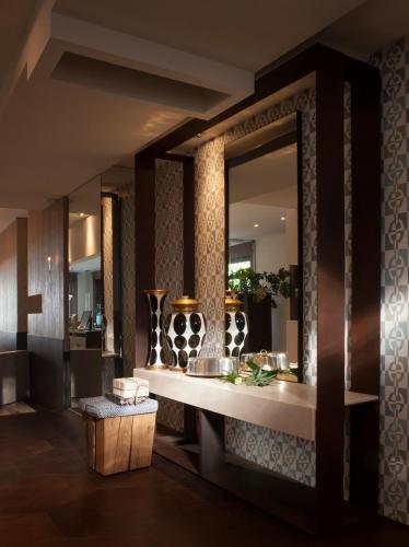 Park Hotel - image 11