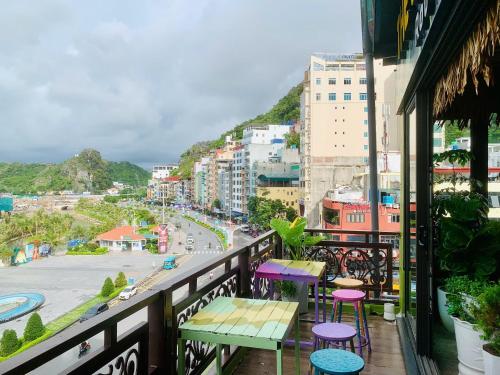 The Little Leaf Hostel - Restaurant & Rooptop Bar