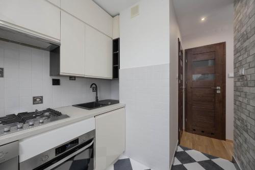 Comfortable Apartment with Air Conditioning and Balcony in the Capital by Noclegi Renters - image 2