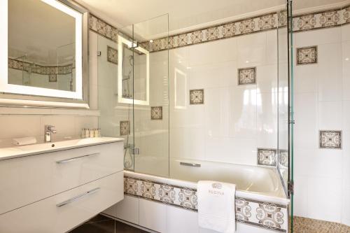 Hôtel Regina Louvre - image 13