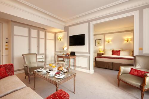 2 twin beds, 1 sofa bed