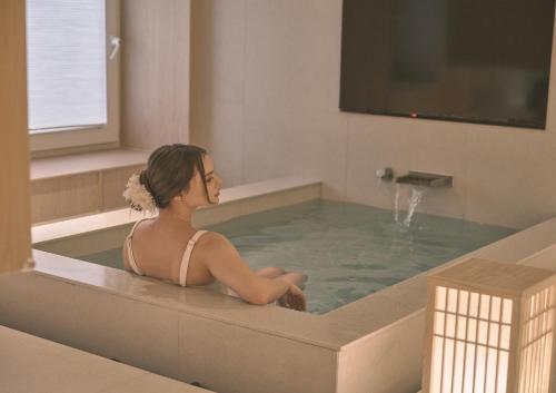 Hot tub, UH Continental CenterPoint in Busan