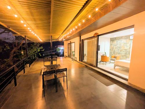 Glass Canvas - Chandrawati