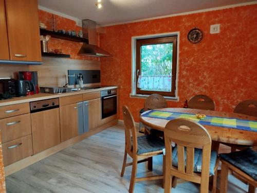 Geräumige Ferienwohnung mit Doppelbetten, Bad, Küche und Balkon (Geraumige Ferienwohnung mit Doppelbetten, Bad, Kuche und Balkon) in Auerbach in der Oberpfalz