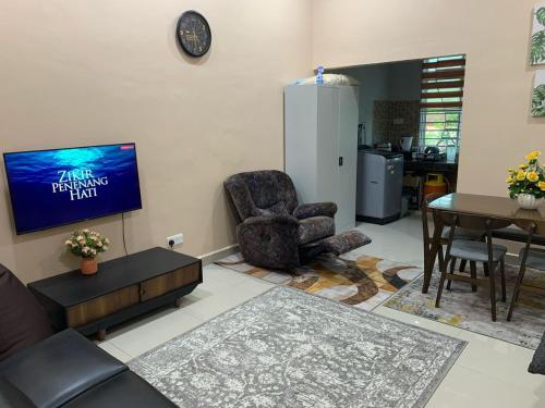 صالة مشتركة/ منطقة التلفزيون, منزل 1050 متر مربع من 3 غرفة و2 حمام خاص في Jeli (Cattleya Inn Muslim) in Jeli