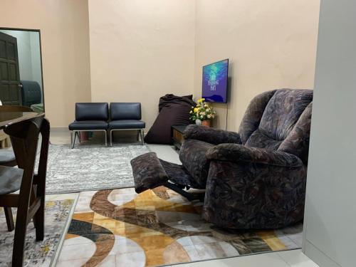 صالة مشتركة/ منطقة التلفزيون, منزل 1050 متر مربع من 3 غرفة و2 حمام خاص في Jeli (Cattleya Inn Muslim) in Jeli