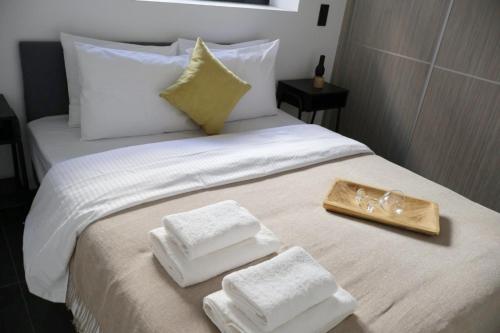 Porto Piraeus Suites Near Maniatika Metro Station-GF1 – khách sạn tại Khac
