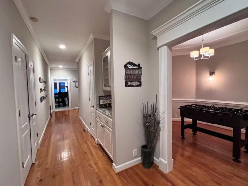 Modern 3br Lake front home in Spring Lake (NC)