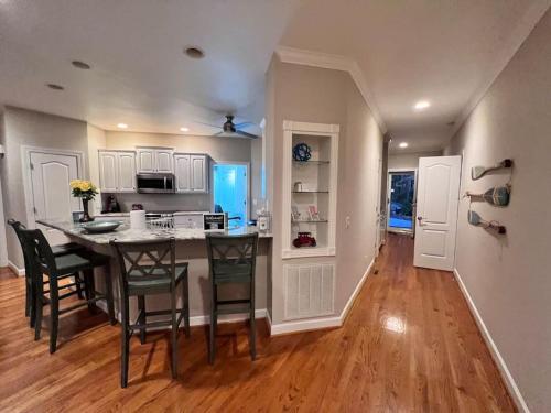 Modern 3br Lake front home in Spring Lake (NC)