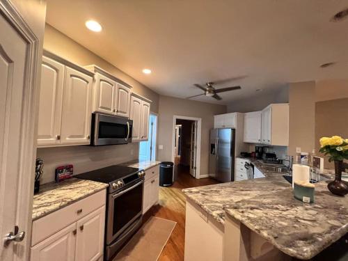 Modern 3br Lake front home in Spring Lake (NC)