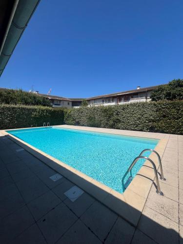 Swimming pool, Agreable T2 Toulouse Quartier Saint Martin du Touch in Toulousse-Blagnac Airport