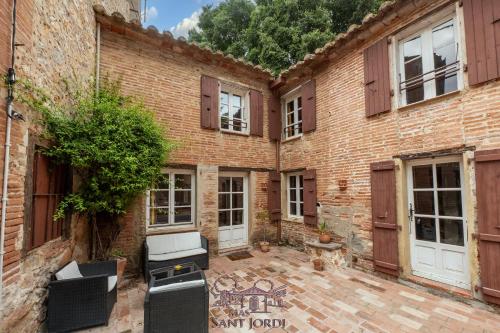2 bedrooms, 4 beds