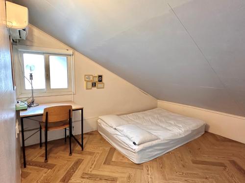 SISnBRO Guesthouse Room Type - Double Room - Low ceiling