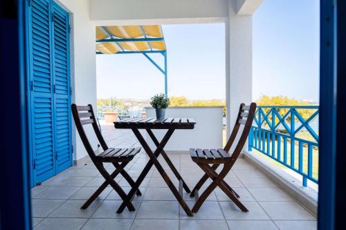 陽台/露台, Beachfront Mediterranean Escape 3bd Sea View Apartment in 州長海灘