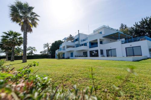 外部景觀, Beachfront Mediterranean Escape 3bd Sea View Apartment in 州長海灘