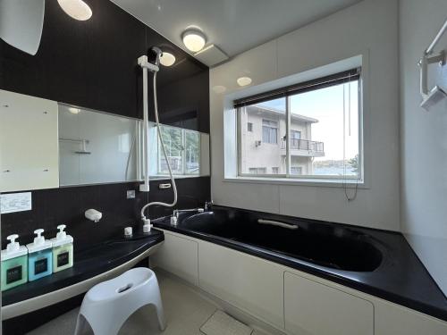 南欧風のゴージャスなオーシャンビラ オーシャンビュー 1棟貸切 バーベキュー 長期滞在 ファミーユ伊豆高原