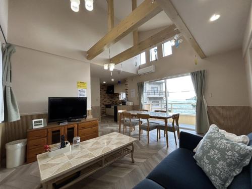 南欧風のゴージャスなオーシャンビラ オーシャンビュー 1棟貸切 バーベキュー 長期滞在 ファミーユ伊豆高原