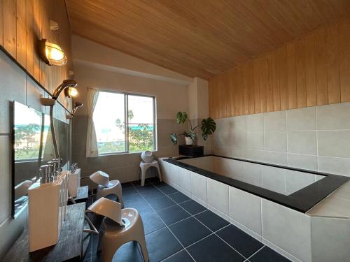 最大32名 足湯 ビアサーバー バーベキュー 海を一望できる開放空間 大人数 合宿研修 ファミーユ湯川