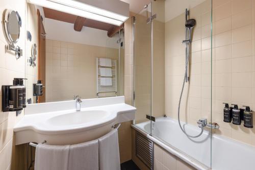 room detail thumbnail 2