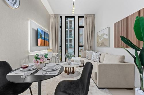 FIRST CLASS 1BR Elegant Living with City Views, Dubai