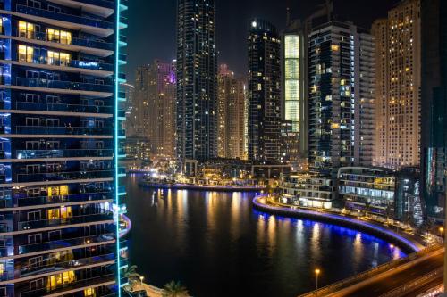 Livbnb- Studio, Minutes away from Marina Mall, Dubaj