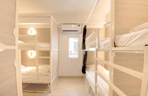 Shared room, female dormitory