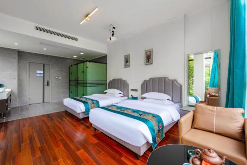 Zhangjiajie Cloudscape Lodge-English Services-Near the Ticket Gate - image 4