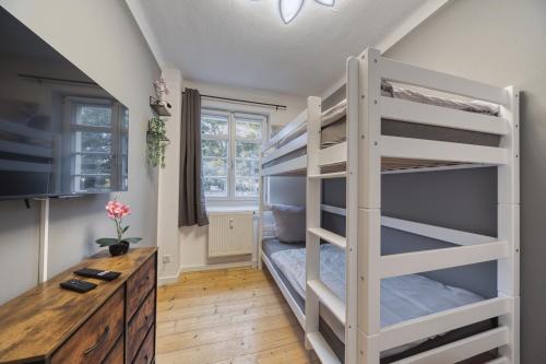 DresdenStay Modern 3 Schlafzimmer Balkon Kamin PS4 - image 3