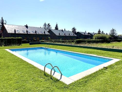 Marmota, Ático en Llívia, jardín comunitario con piscina y pista de tenis – khách sạn tại Llivia