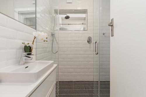 Affordable Comfort in Sea Point Retreat - image 13