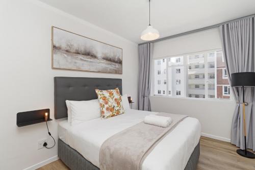 Affordable Comfort in Sea Point Retreat - image 3