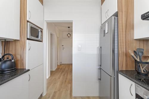 Affordable Comfort in Sea Point Retreat - main image
