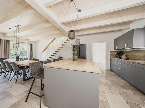 Exklusives großes Ferienhaus - modern, geräumig, nah am Meer (Exklusives großes Ferienhaus - modern, geraumig, nah am Meer) in Dagebull