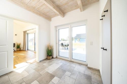 Exklusives großes Ferienhaus - modern, geräumig, nah am Meer (Exklusives großes Ferienhaus - modern, geraumig, nah am Meer) in Dagebull