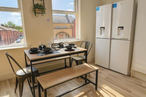 Kitchen Island TV Every Room Multi Beds 5 Bath in Edge Hill