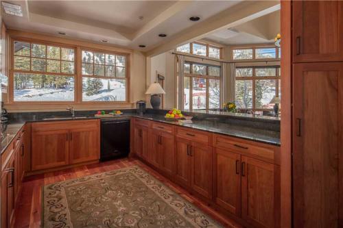 บริการและสิ่งอำนวยความสะดวก, RMR: Cody House B Condo in Teton Village in ทีทอน (WY)