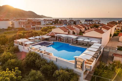 مسبح, Hotel Athena in Kokkari