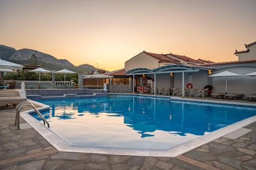 مسبح, Hotel Athena in Kokkari