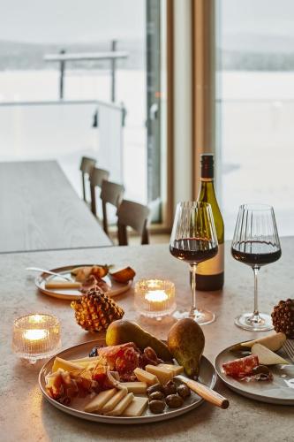 Joiku Luxury Lakeview Chalet in Akaslompolo