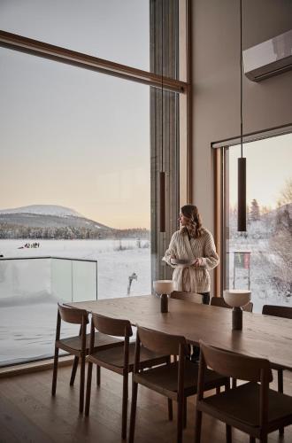Joiku Luxury Lakeview Chalet in Akaslompolo