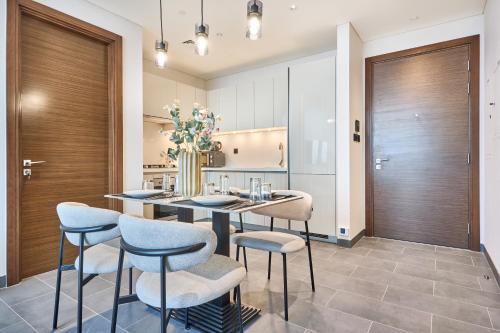 STAY BY LATINEM Luxury 2BR Holiday Home CB 1313 Near Burj Khalifa, Дубай (фото 7)