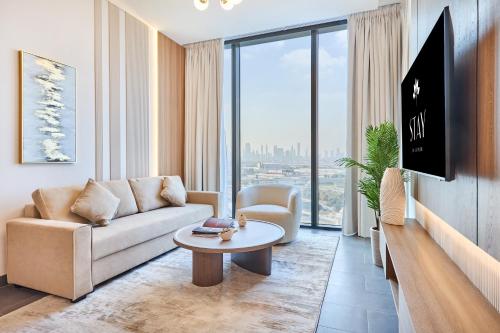 STAY BY LATINEM Luxury 2BR Holiday Home CB 1313 Near Burj Khalifa, Дубай (фото 2)