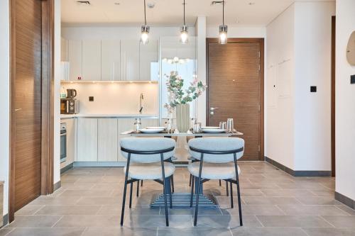 STAY BY LATINEM Luxury 2BR Holiday Home CB 1313 Near Burj Khalifa, Дубай (фото 6)