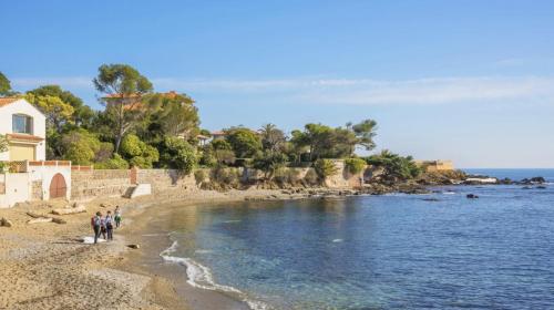 Beach, Cozy apartment for 4 people, beach 100m away in Saint Aygulf