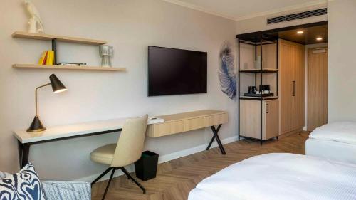 room detail thumbnail 1