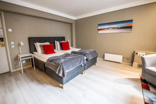 2 twin beds