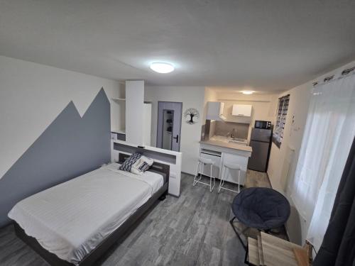 Cocon Montabo - logement tout équipé avec climatisation et Wi-Fi - à seulement 5 min de la plage (Cocon Montabo - logement tout equipe avec climatisation et Wi-Fi - a seulement 5 min de la plage) in กาแยน