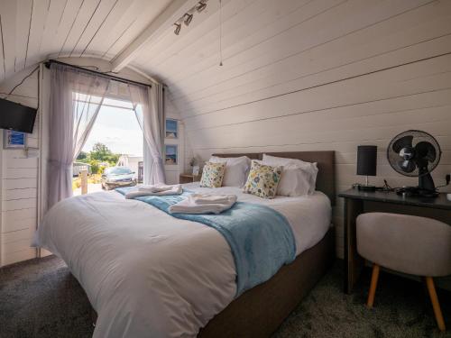 Cosy Glamping Pod with Ensuite WC Near Kingsbridge & Salcombe in Churchstow