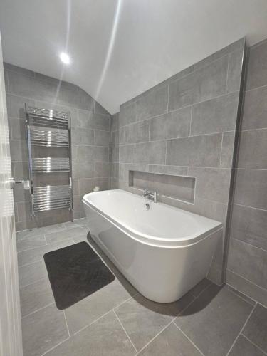 Spacious House Wparking in Wyberton