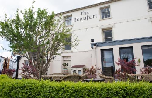 The Beaufort Raglan - main image